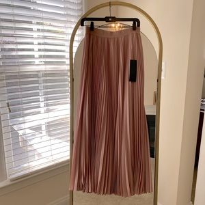 Pleated BCBG MAXaZRIA pink skirt, brand new